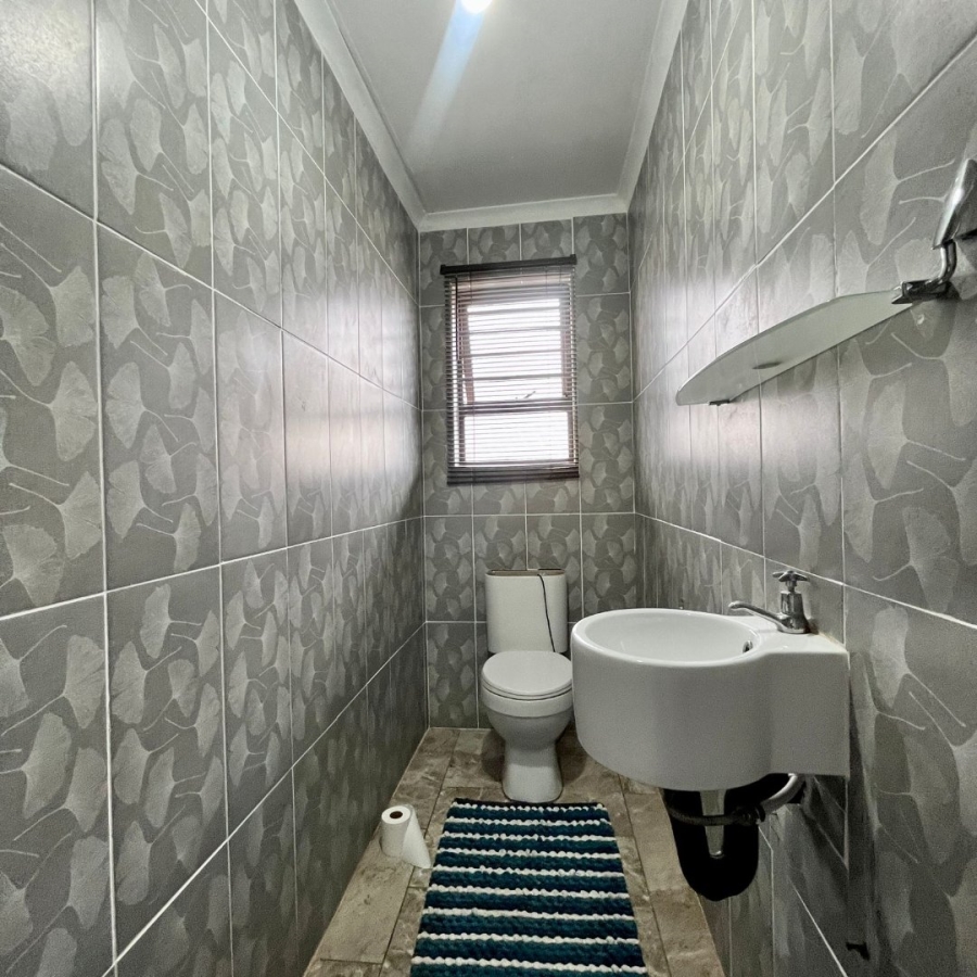 4 Bedroom Property for Sale in Despatch Central Eastern Cape